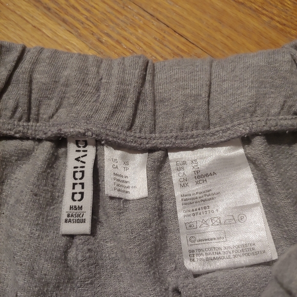 H&M White and Grey Sweatshorts - Picture 5 of 6